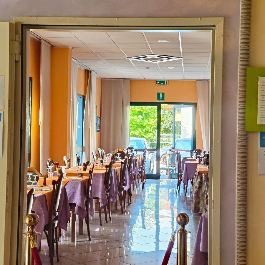 Hotel Marittimo Rimini Bagian luar foto