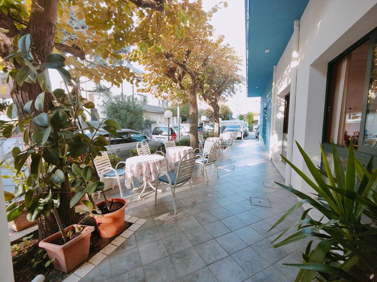 Hotel Marittimo Rimini Bagian luar foto