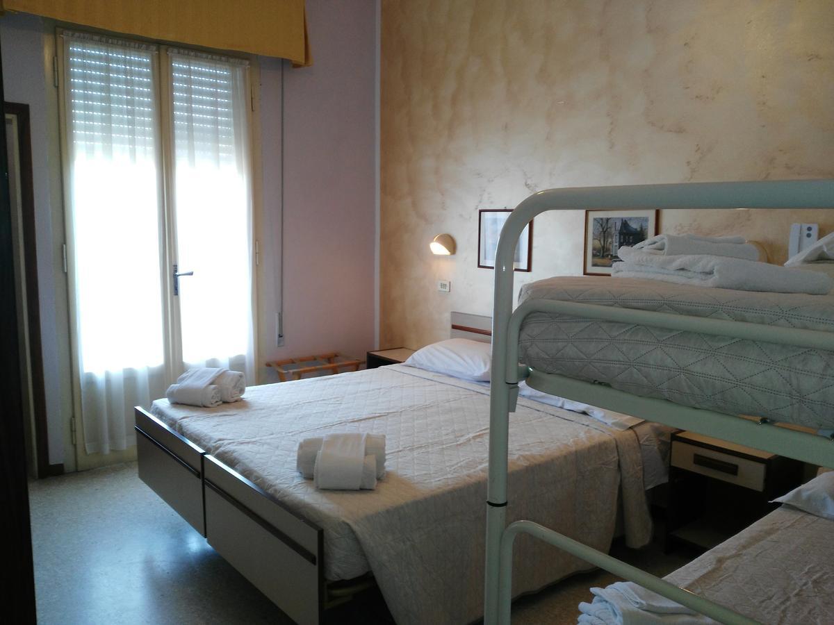 Hotel Marittimo Rimini Bagian luar foto