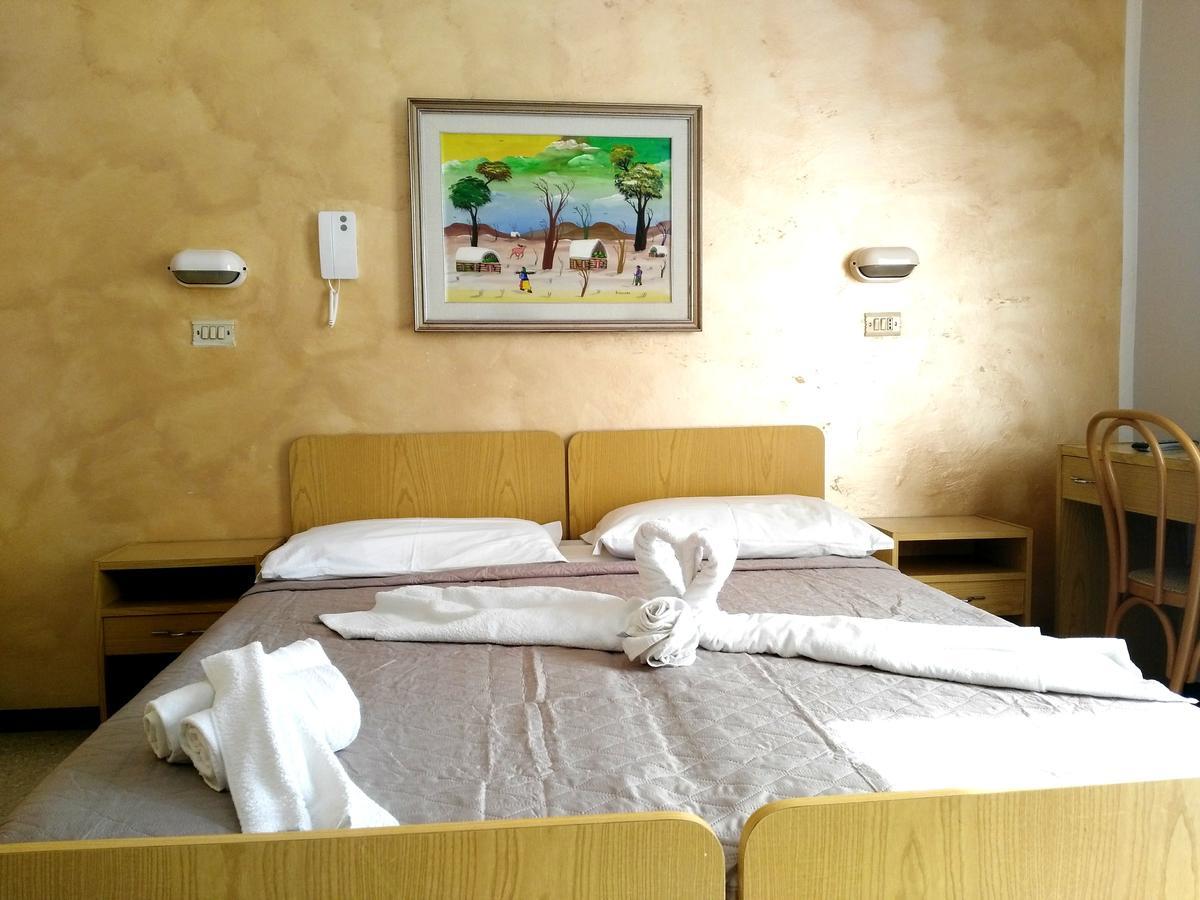 Hotel Marittimo Rimini Bagian luar foto