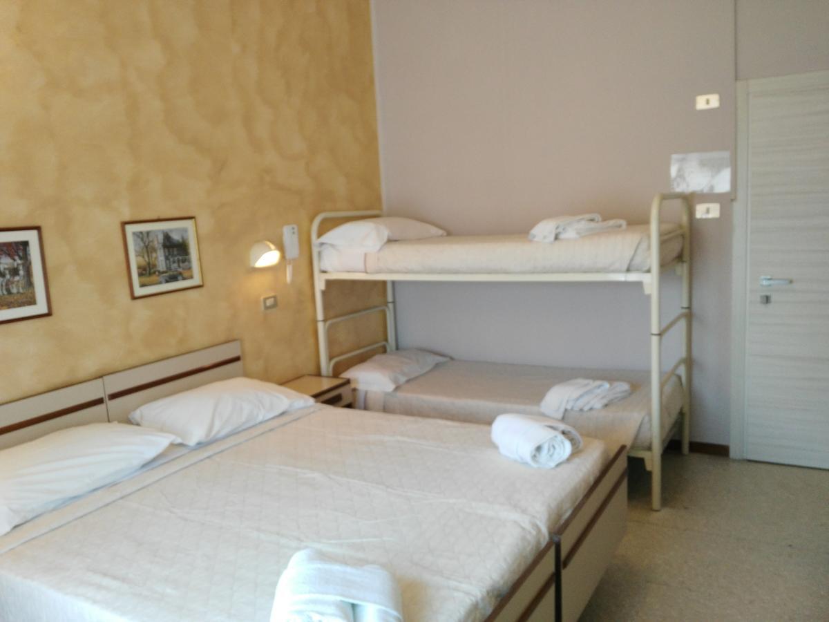 Hotel Marittimo Rimini Bagian luar foto