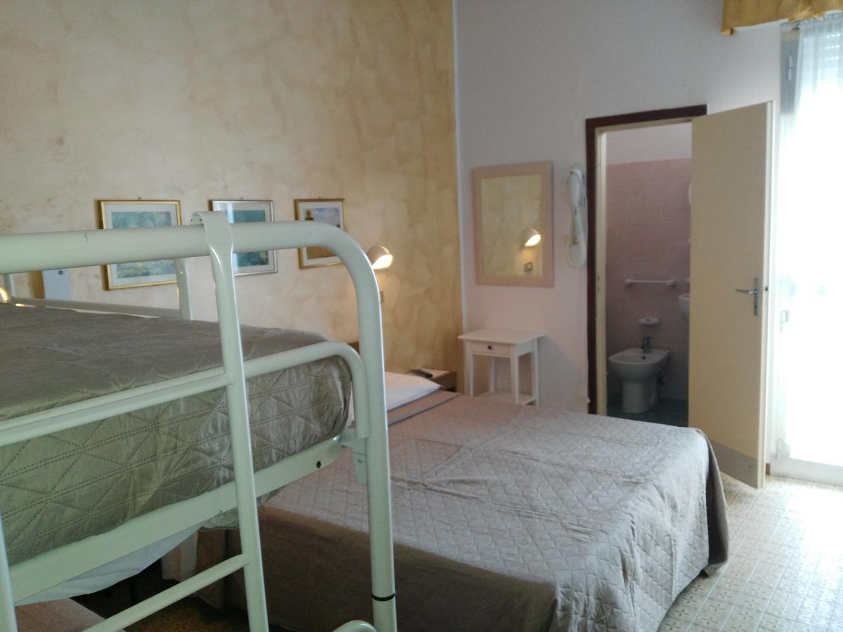 Hotel Marittimo Rimini Bagian luar foto