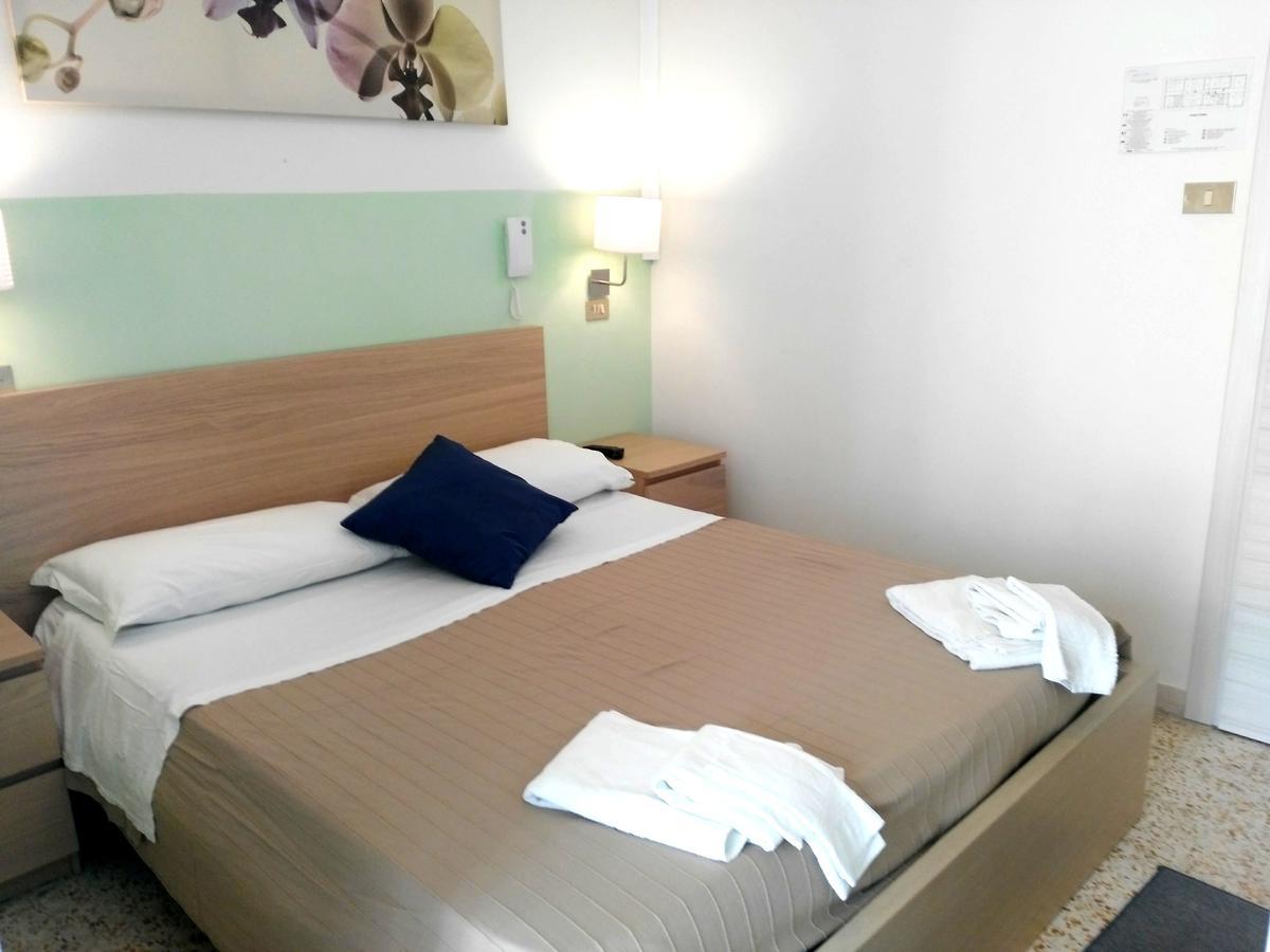 Hotel Marittimo Rimini Bagian luar foto