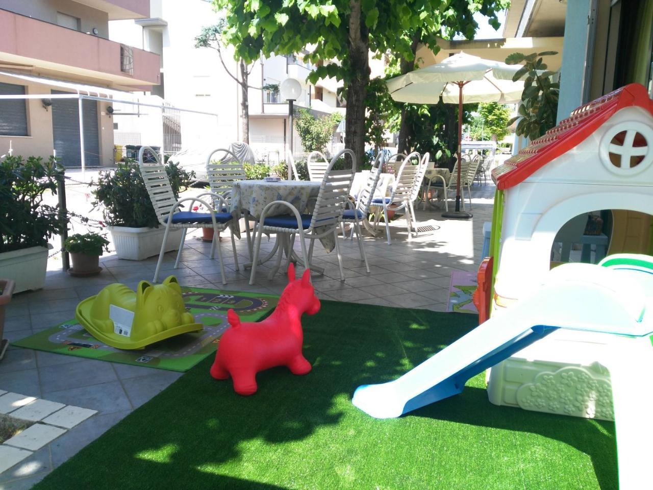 Hotel Marittimo Rimini Bagian luar foto