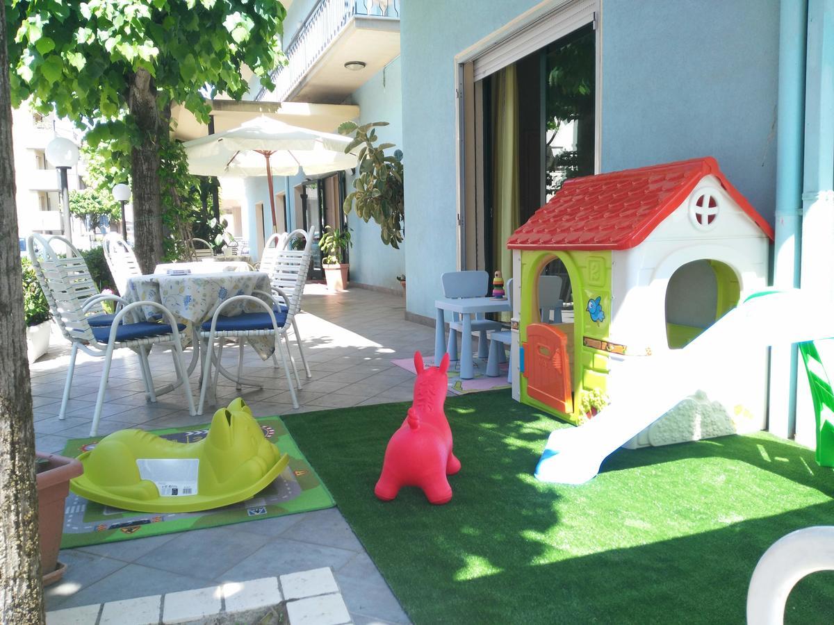 Hotel Marittimo Rimini Bagian luar foto