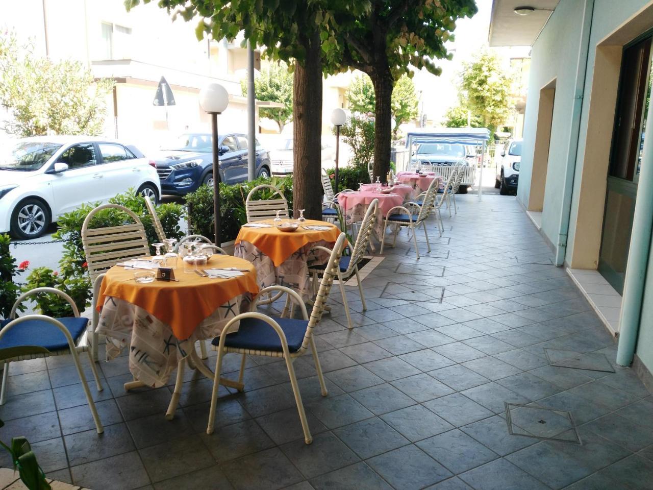 Hotel Marittimo Rimini Bagian luar foto